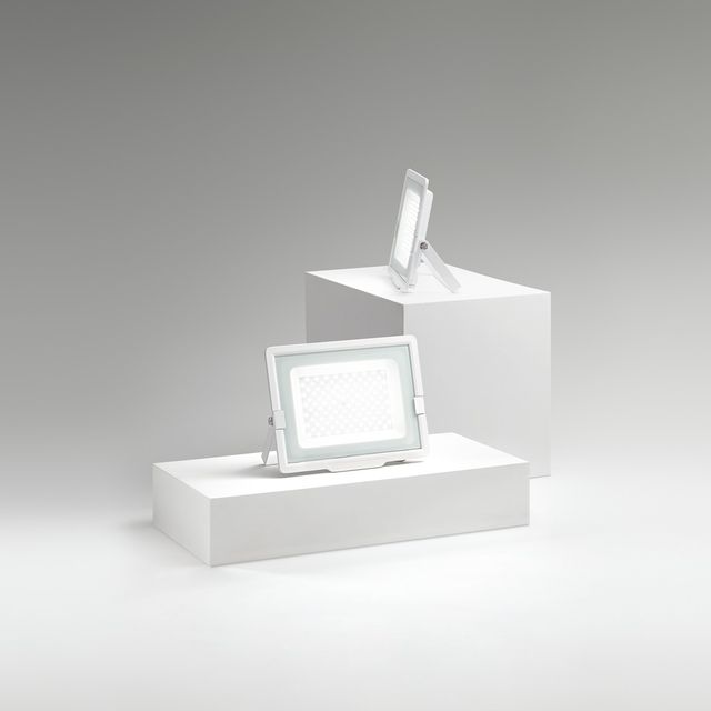 proiettore-ges844c-100w-luce-calda-3000k-gealed-bianco-ip65