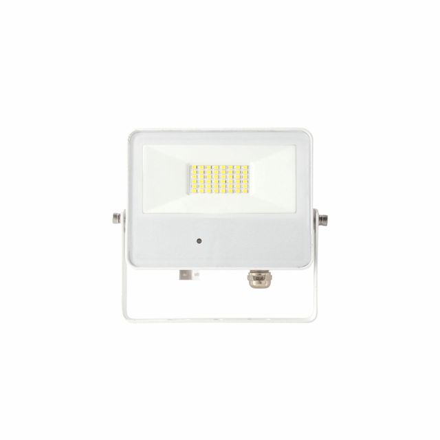 proiettore-sky-30w-luce-fredda-850-beneito-faure-bianco-con-sensore-a-microonde-ip65-ik08