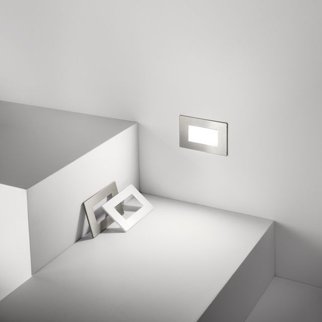 segnapasso-ges812-2w-luce-calda-3000k-gealed-ip65-bianco-slash-nichel-con-luce-di-emergenza