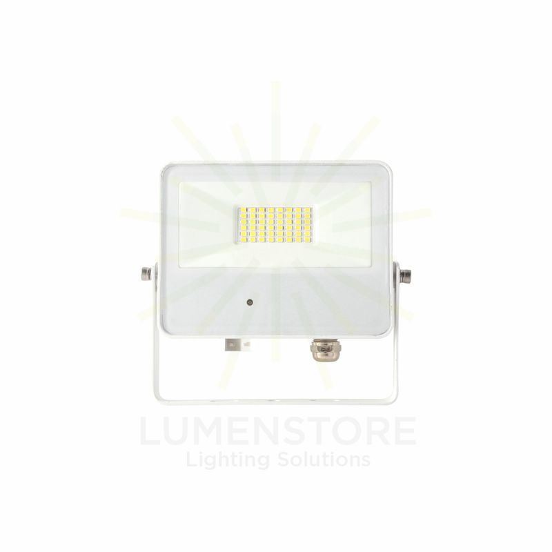 proiettore sky 30w luce fredda 850 beneito faure bianco con sensore a microonde ip65 ik08